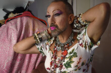 Ο Ρίτσαρντ και η Τζένιφερ drag περσόνα του