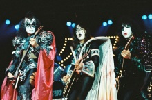 «Αναντικατάστατος ροκ στρατιώτης» - O Πολ Στάνλεϊ και ο Τζιν Σίμονς αποχαιρετούν τον Έις Φρέιλι