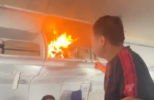 Φωτιά σε χειραποσκευή κατά τη διάρκεια πτήσης