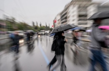 Καιρός, περαστικοι, βροχη