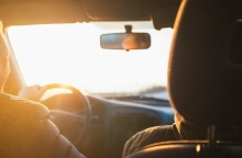 Νέος ΚΟΚ: Τι ισχύει για κατανάλωση καφέ, χοντρά μπουφάν και σακούλες με ψώνια μέσα στο αυτοκίνητο