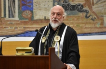 Σε Επίτιμο Διδάκτορα του Τμήματος Φιλολογίας της Φιλοσοφικής Σχολής του ΑΠΘ αναγορεύτηκε ο κορυφαίος συνθέτης, στιχουργός και ερμηνευτής Διονύσης Σαββόπουλος