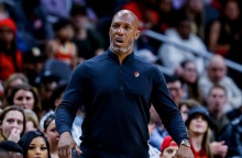 NBA: Συνελήφθη και ο προπονητής των Μπλέιζερς Τσάνσι Μπίλαπς από το FBI για παράνομο στοιχηματισμό