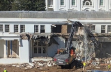 Ο Τραμπ κατεδάφισε τον Λευκό Οίκο