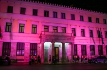 Στα ροζ  το δημαρχείο Αθήνας