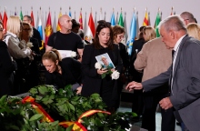 Μνημόσυνο για τα θύματα των περσινών φονικών πλημμυρών στη Βαλένθια της Ισπανίας