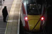 Βρετανία: Δέκα τραυματίες από επίθεση με μαχαίρι σε τρένο