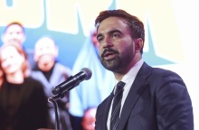 Explainer: Ποιος είναι ο Ζόραν Μαμντάνι, το φοβορί για να γίνει δήμαρχος της Νέας Υόρκης