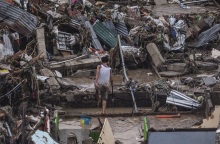 Ο τυφώνας Καλμάγκι σάρωσε τις Φιλιππίνες: Τουλάχιστον 140 νεκροί και 127 αγνοούμενοι