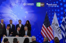 Υπεγράφη η ιστορική συμφωνία για γεώτρηση υδρογονανθράκων στο Ιόνιο - Η πρώτη στην Ελλάδα μετά από 40 χρόνια