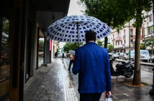 Καιρός, περαστικοι, βροχη