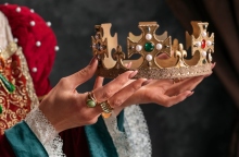 Το νέο τρεντ στα ραντεβού λέγεται Throning – και ο έρωτας δεν είναι πια τόσο ρομαντικός