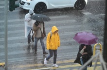 Πάνω από 1000 αστραπές και κεραυνοί έπεσαν στην Αττική σε δύο ώρες