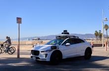 Ρομποτικό ταξί της Waymo στο Λος Άντζελες