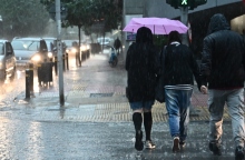 κακοκαιρία, βροχη, περαστικοί