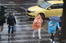 κακοκαιρία, βροχη, περαστικοί