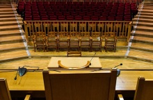 αιθουσα δικαστηριου