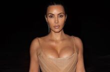 Κιμ Καρντάσιαν: Η Κλόε την αποκαλεί «freak» για τα νυχτερινά, τολμηρά πλάνα