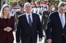 Η πρόεδρος της Διεθνούς Ολυμπιακής Επιτροπής, Κίρστι Κόβεντρι, με τον Πρόεδρος της Δημοκρατίας, Κωνσταντίνο Τασούλα και τον πρόεδρο της Ελληνικής Ολυμπιακής Επιτροπής, Ισίδωρο Κούβελο 