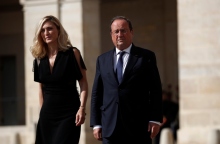 Ο πρώην Γάλλος πρόεδρος Φρανσουά Ολάντ και η σύζυγός του, Γαλλίδα ηθοποιός Ζιλί Γκαγιέ 