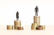 μια γυναικεία και μια ανδρική φιγούρα, σε διαφορετικές στήλες από κέρματα