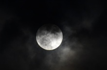 Η θεαματική «Ψυχρή Υπερπανσέληνος» θα φωτίσει τον ουρανό - Η Σελήνη στο υψηλότερο σημείο 