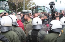 Θεσσαλονίκη: Ένταση και χημικά ανάμεσα σε ΜΑΤ και αγρότες