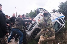 Πρωτοφανείς αγριότητες στην Κρήτη: Δείτε εικόνες από τα επεισόδια αγροτών και αστυνομίας