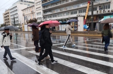 Καιρός, περαστικοι, βροχη