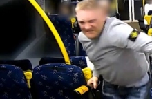 Σοκαριστική επίθεση μεθυσμένου σε τρένο