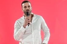 «Πώς να μη σε χτυπήσω έτσι όπως είσαι;» - Το επεισόδιο του ξυλοδαρμού του δημοσιογράφου από τον Νίκο Παππά