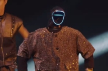 ρομπότ-χορευτές σε συναυλία