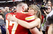 Κάποιος μίλησε πολύ...: Φήμες ότι η Τέιλορ Σουίφτ περιμένει το πρώτο της παιδί