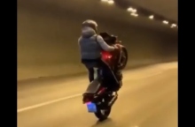 μηχανη κανει σούζες