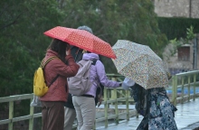 Καιρός, περαστικοι, βροχη