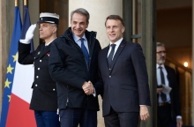 Ο Κυριάκος Μητσοτάκης στο Παρίσι, όπου συμμετέχει στη συνάντηση ηγετών της Συμμαχίας των Προθύμων για την Ουκρανία