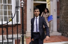  Προτεραιότητα της επόμενης κυβέρνησης, η επίτευξη οικονομικής σταθερότητας, δηλώνει ο Ρίσι Σούνακ - Αποκλείεται η πρόωρη προσφυγή στις κάλπες