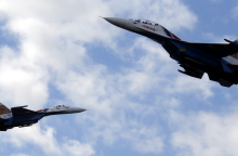 Ρωσικό μαχητικό έπεσε σε σπίτι στη Σιβηρία – Νεκροί οι δυο πιλότοι (βίντεο)