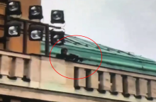 Ο 24χρονος μακελάρης στην οροφή του πανεπιστημίου κρατά στα χέρια του όπλο και ανοίγει πυρ σκοτώνοντας 14 άτομα