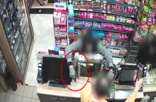 Ληστεία - Θεσσαλονίκη: Απείλησαν με όπλο και μαχαίρι υπάλληλο σε ψιλικατζίδικο 