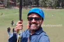 Κασμίρ: Τουρίστας έκανε zipline και κατέγραψε τη στιγμή της επίθεσης με τους 26 νεκρούς