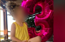 Τραγικό παιχνίδι της μοίρας για μια 7χρονη στην Καλλιθέα, η οποία πέρασε μέσα από τη τζαμαρία και έχασε τη ζωή της
