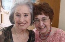 Η Έφη Παπαθεοδώρου, η γνωστή σε όλους ως «Θεοπούλα», μίλησε για τη δυσκολία της να ξαναζήσει σκηνές από τη δημοφιλή σειρά «Στο Πάρα Πέντε»