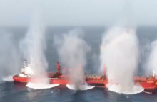 Καρέ καρέ η επίθεση των Χούθι στο ελληνόκτητο πλοίο στην Ερυθρά Θάλασσα 