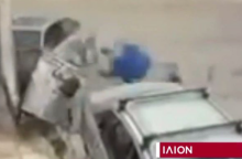 Τροχαίο στο Ίλιον: Η στιγμή που οδηγός παρασύρει τους τρεις πεζούς – Βίντεο ντοκουμέντο