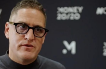 Στη ΜΕΘ ο δισεκατομμυριούχος Τομ Γκρίνγουντ μετά από τροχαίο στη Μύκονο