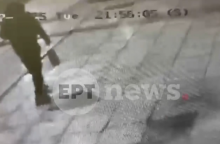 Bίντεο ντοκουμέντο: Η στιγμή που ο δράστης μεταφέρει τη βόμβα και την αφήνει στην ντισκοτέκ στην Μιχαλακοπούλου
