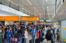 Βρετανία: Συνεχίζονται οι εικόνες χάους στα βρετανικά αεροδρόμια