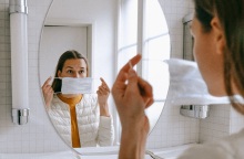 Κύπρος: Υποχρεωτική ξανά η μάσκα σε κλειστούς χώρους