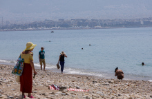 Κόσμος στην παραλία